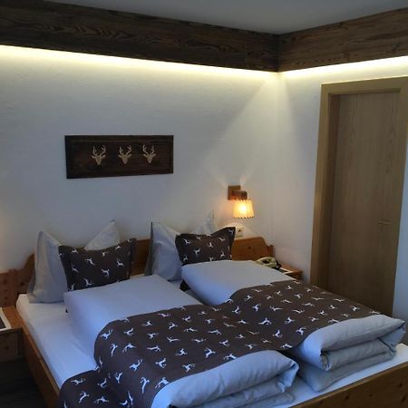 Hotel Garni Raetia Corvara In Badia Esterno foto