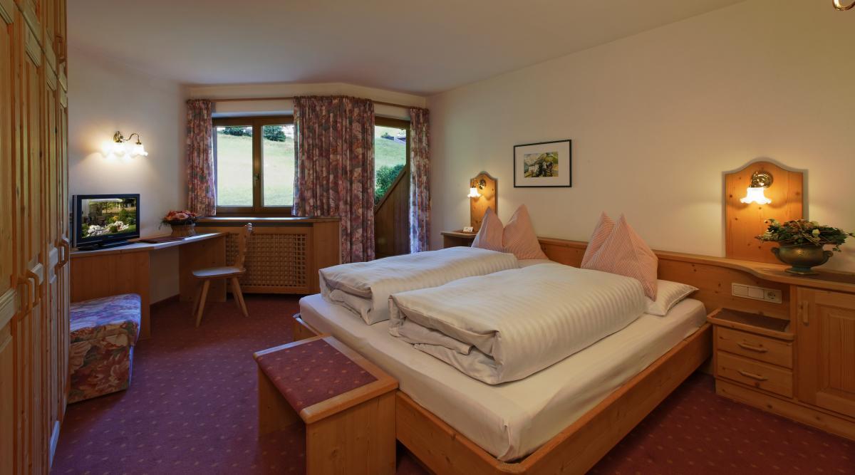 Hotel Garni Raetia Corvara In Badia Esterno foto