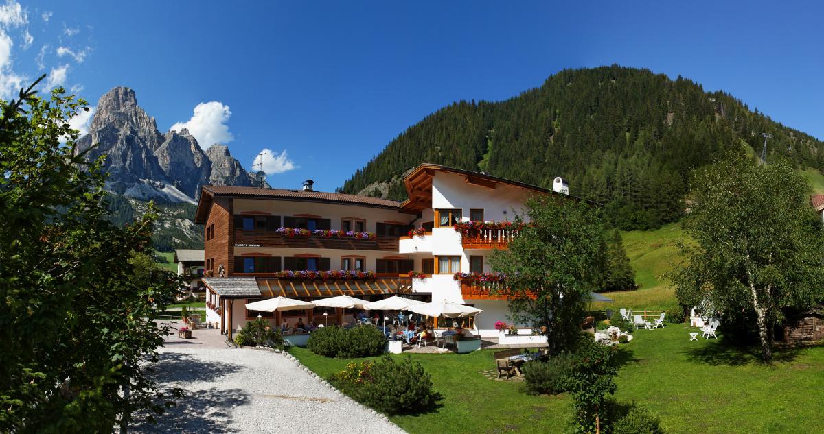 Hotel Garni Raetia Corvara In Badia Esterno foto