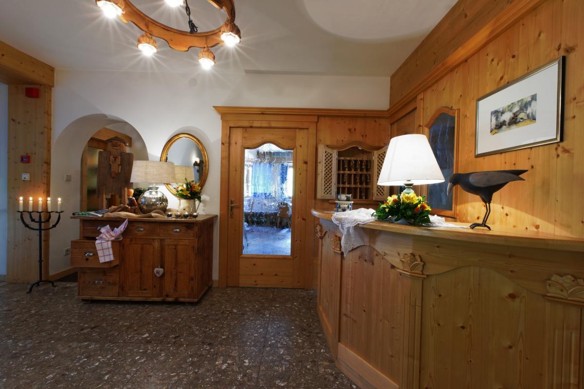 Hotel Garni Raetia Corvara In Badia Esterno foto