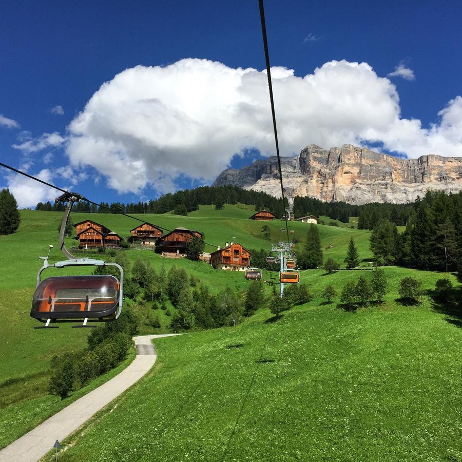 Hotel Garni Raetia Corvara In Badia Esterno foto