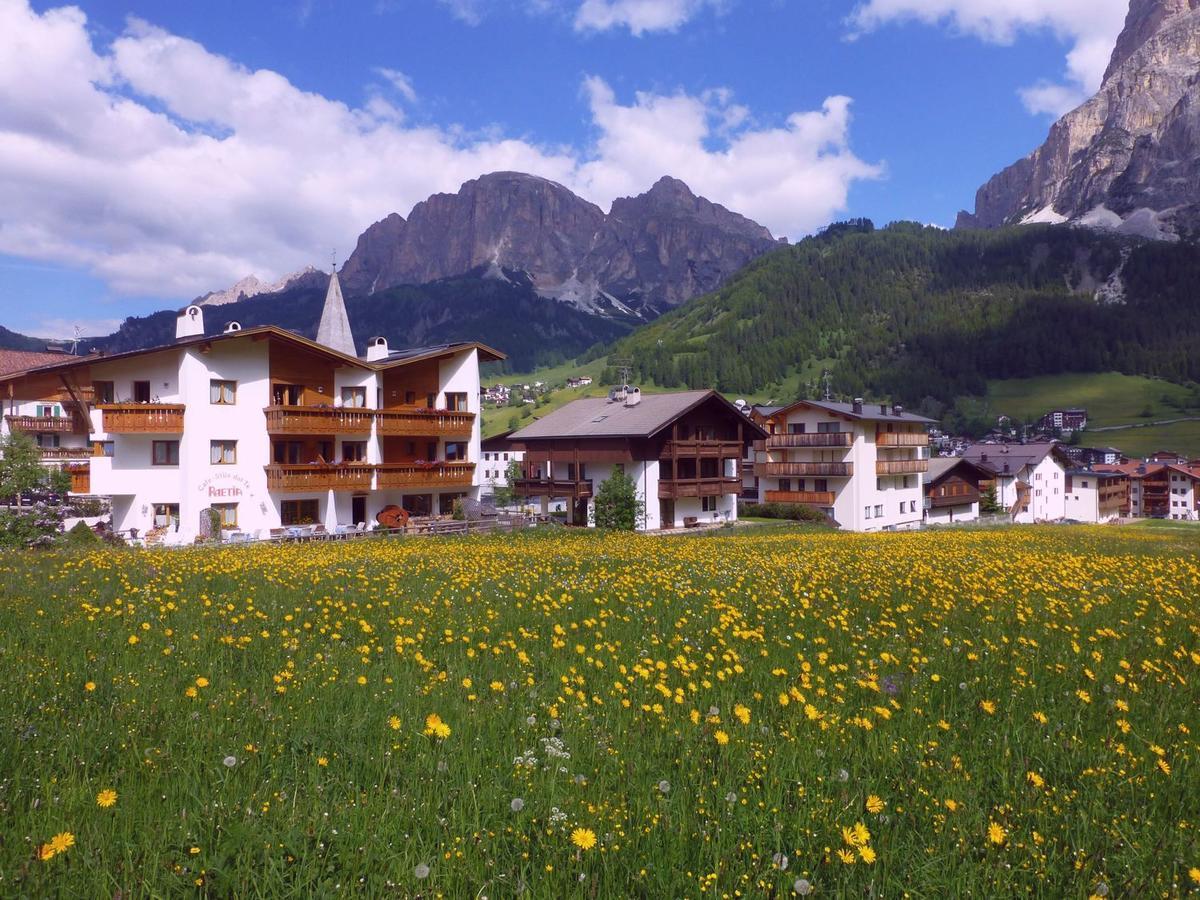 Hotel Garni Raetia Corvara In Badia Esterno foto