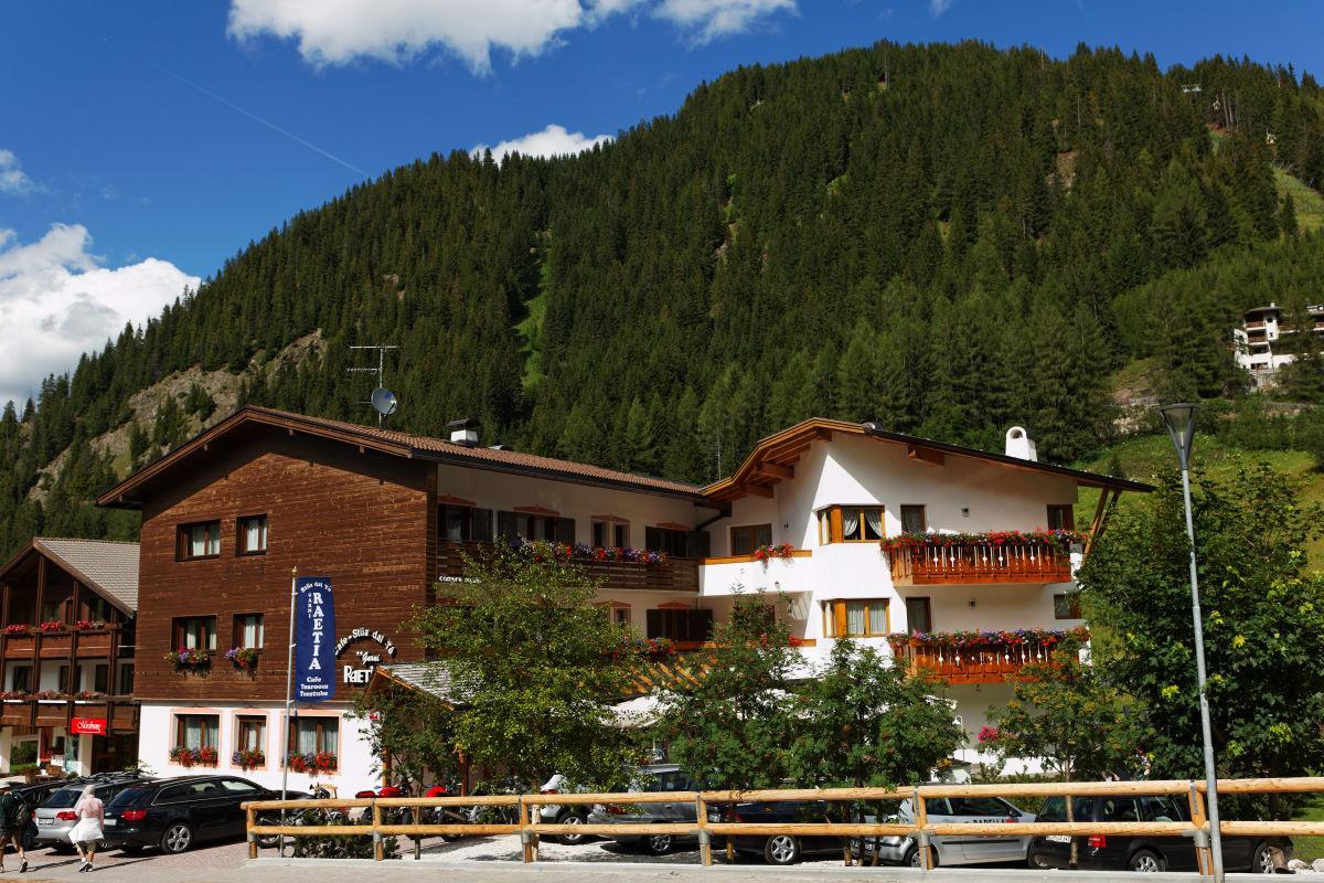 Hotel Garni Raetia Corvara In Badia Esterno foto