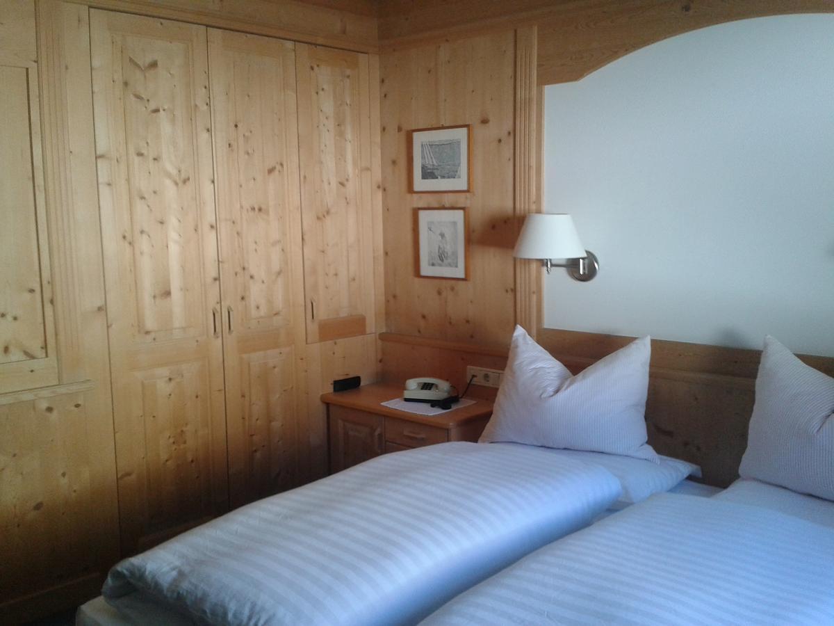 Hotel Garni Raetia Corvara In Badia Esterno foto