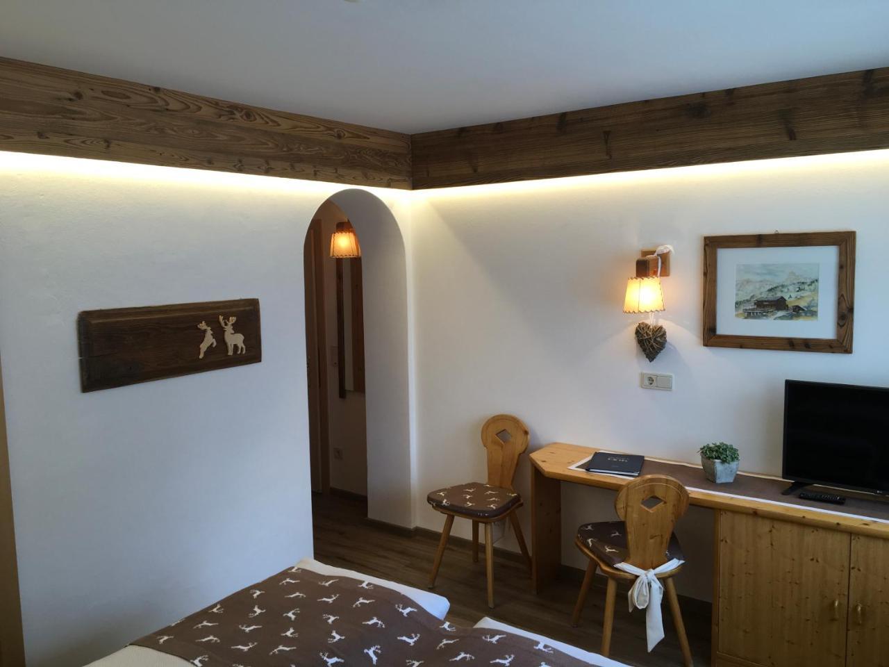 Hotel Garni Raetia Corvara In Badia Esterno foto