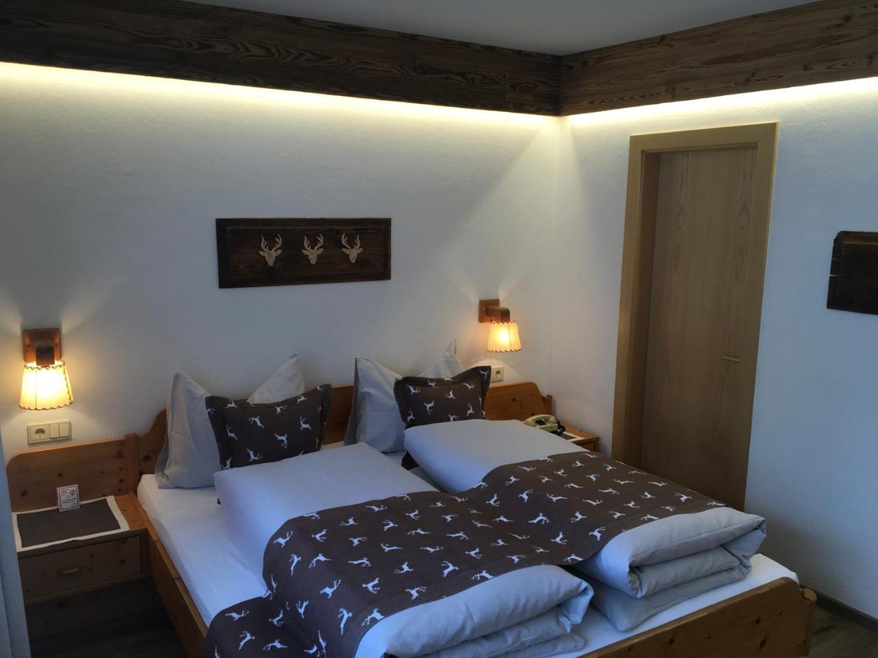 Hotel Garni Raetia Corvara In Badia Esterno foto